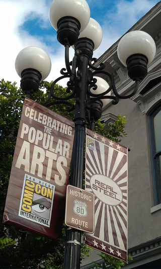 Illustration for article titled New Comic-Con banners celebrate fighting robots